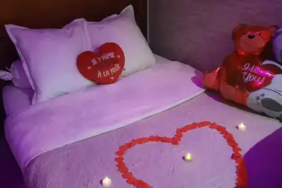 Image de DÉPENDANCE En Chambre D'HÔTE Avec Jacuzzi Dans La Chambre