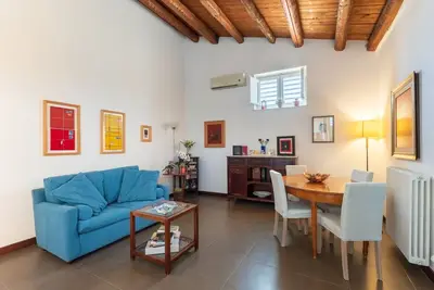 Image de At The Artist 'S Home