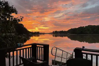 Image de Cottage on Cypress Bay near Paris Landing State Park