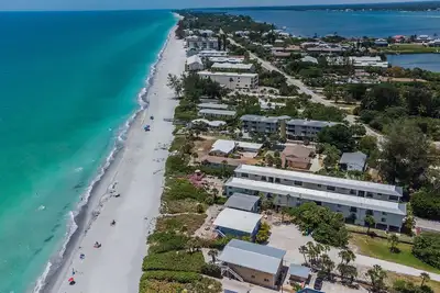 Image de Beachfront Unit-Ground Level-Walking Distance to all Bars and Restaurants