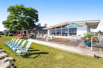 Image de Wonderful Waterfront Escape w/ an Indoor Hot Tub, Furnished Deck, & Great Views