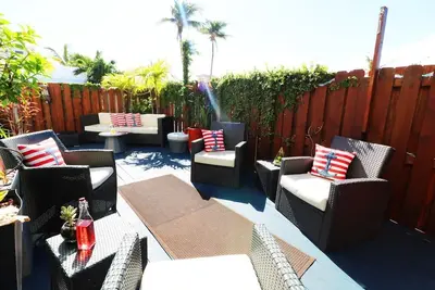 Image de 2 Modern Units, Easy Beach Access, Lots of Dining and Nightlife Nearby