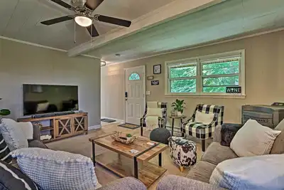 Image de Deck & Gas Grill: Modern East Stroudsburg Home!