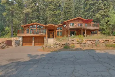 Image de Summit Solitude at Palisade Tahoe - Charming 5br+ w/ Foosball & Shuffleboard Table & Pet Friendly