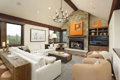 Spacious Multi-Level Aspen Home. Central A\/C Upper Level. Private Ht, Garage, Balcony, Gas Fp, Grill