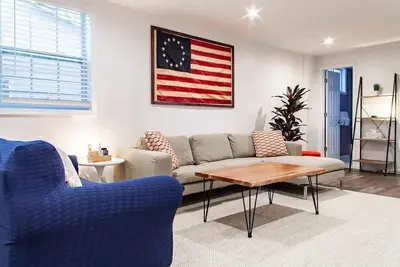 Image de Fantastic Falls Church HomeBase for Dc area travel