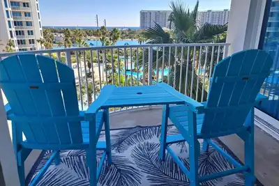 Image de Sun-Soaked Palms Retreat - Overlooks the Gorgeous Pool deck with a Gulf View!