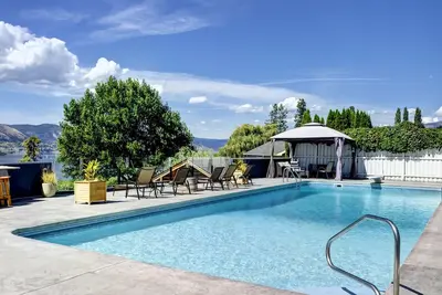 Image de Tranquil Vineyard Haven: Home w\/ Pool and Hot Tub!