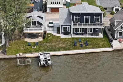 Image de Sunset Retreat-Brand New Luxury 4br, 4. 5ba waterfront, best sunsets on the lake!