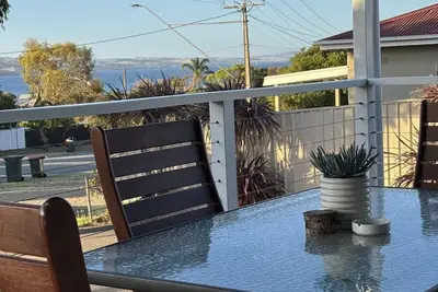 Image de Port Lincoln 'Serene Escape' 'Pets are welcome! Meters from the sand!