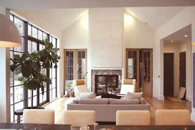 Image de Stunning Modern Farmhouse