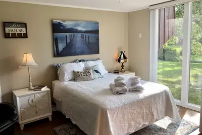 Image de Lakeside studio - Affordable Month to Month, Golf, Pools, Quiet