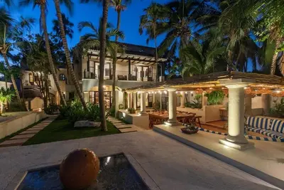 Image de Beachfront Luxury Villa On A Private Bay