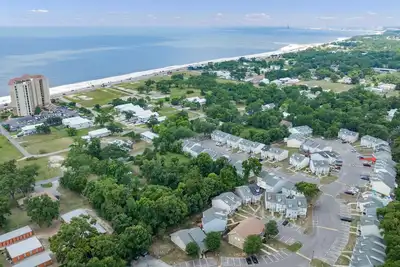 Image de 2-min to Beach~Game room~Pool~Gated community~Deck