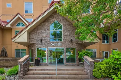 Image de 2 Bdrm and 2 bath - Lakeview condo