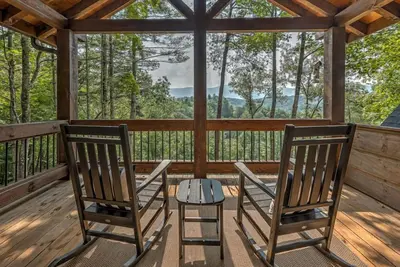 Image de Unplug - Mountain View | Hot Tub | Pool Table | Outdoor Wood Burning Fireplace | Fire Pit