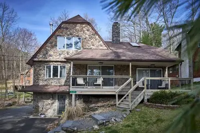 Image de Fire Pit, Babbling Brook, Poker & Foosball at this 3br+ home