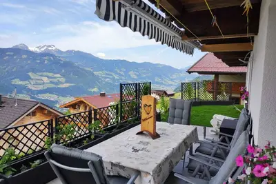 Image de Appartement de vacances \"Zillertalblick\" avec vue sur les montagnes et terrasse panoramique