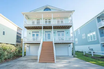 Image de Oki's 4th Row ocean view home with private pool and spa! Rest for the Weary