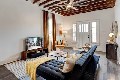 Image de This duplex is a 3 bedroom(s), 2. 5 bathrooms, located in New Orleans, La.