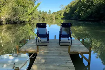 Image de Hazel Belle @Finders Keepers France. Adults only retreat with 13 acres and lake.