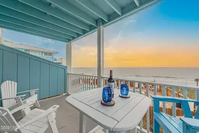Image de The Riggings H2-Kure Beach | Oceanfront + Pool