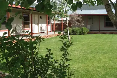 Image de 600 Sqft Extended-Stay Cabin sleeps 4, adjacent to beautiful Pine Creek