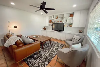 Image de Newly Remodeled Desert Oasis- Nearby Amazing Restaurants & Golf