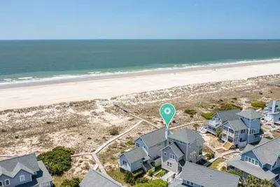 Image de Ocean Front Pet Friendly Steps to Beach Shoals and Bhi Club 2023 Renovation