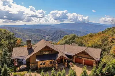 Image de Heavenly Daze at Eagles Nest - Custom Home with 180 Degree 10 Mile Views, Hot Tub, Pool Table