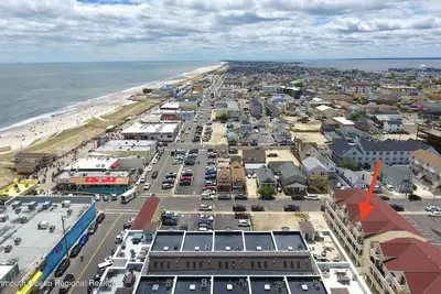 Image de Great Location! ! ! Steps To The Boardwalk! ! 32 Webster Ave Unit 6.