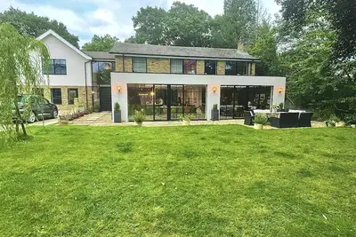 Image de Grand open plan modern home with heaps of light, and close to London