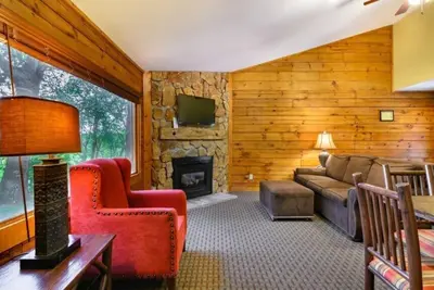 Image de Christmas Mountain Village™ - 1 Bedroom 1 Bath Timber