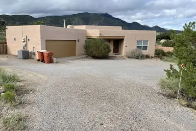 Image de Cozy Bungalow in the Historic Village of Placitas, New Mexico