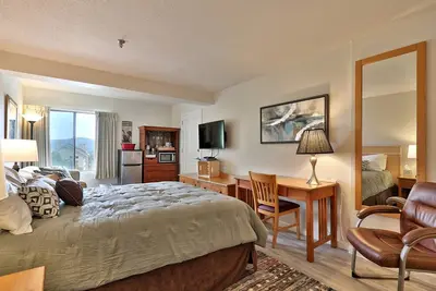 Image de Charming Studio Condo at Mt Green: Renovated, Steps to Mtn 3c13a