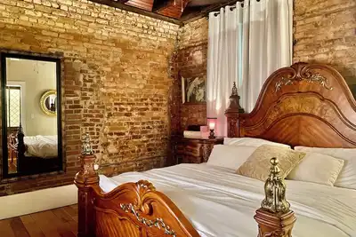 Image de The lofts at Court Square- Historical brick town square