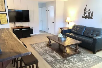 Image de Fabulous Location Near Restaurants and Shopping