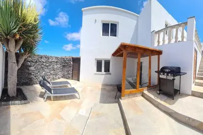 Image de Modern Studio in Rural Tinajo with Patio, Bbq & Coastal Views – Perfect Getaway!