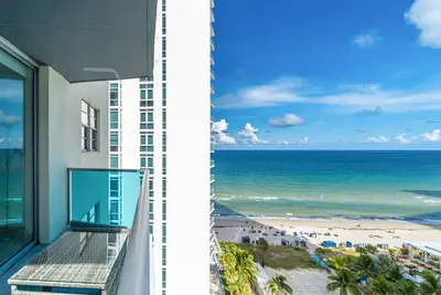 Image de Amazing two bedroom apartment with ocean view! !