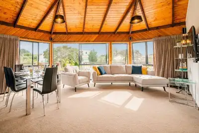 Image de Octagon by the Beach - less than 100m to Matarangi Beach