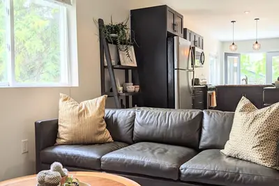 Image de Seasonal Rental; 2-mins drive to dwntwn Cwood; 8-mins to Blue Mtn; pet-friendly