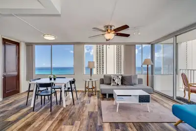 Image de Waikiki 1 Bedroom Queen Suite 27th Floor Sleeps 4