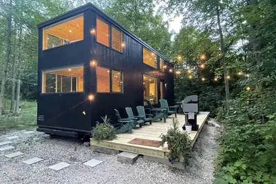 Image de Lake Champlain Tiny House on Wooded Property with Private Beach\/Lake Access