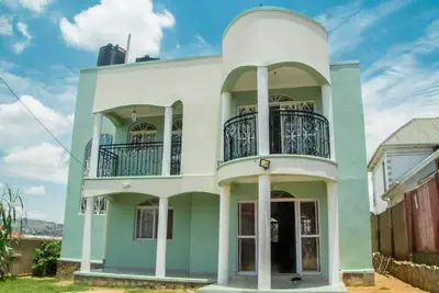 Image de Unique 5-bed lakeview villa with roofterrace, minibeach, sandpit and kids pond.
