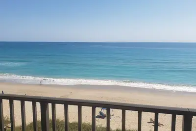 Image de Beachfront 2 Bed Condo - Views, condition are Amazing! Available November 2024.
