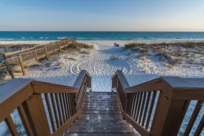 Image de Beach Service Included! Private Beach Entrance | Pet Friendly | Updated | Chateau 7a!