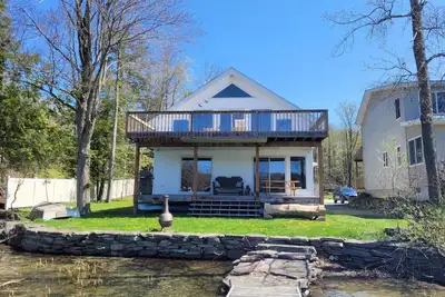 Image de Lakefront Cottage - Dog Friendly