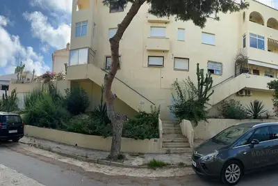 Image de La Zenia beach Renovated 3-bedroom, 2. 5 bath condo w/patio/Ac