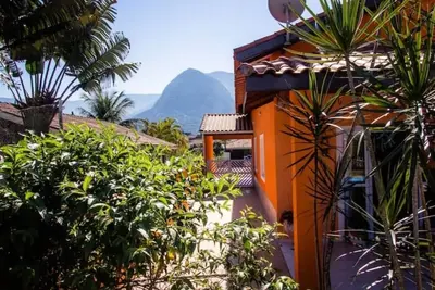 Image de Beach house with pool.