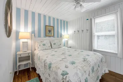 Image de Anna Maria Beach Cottage 109a -Old-Florida beach cottage, steps to the beach!